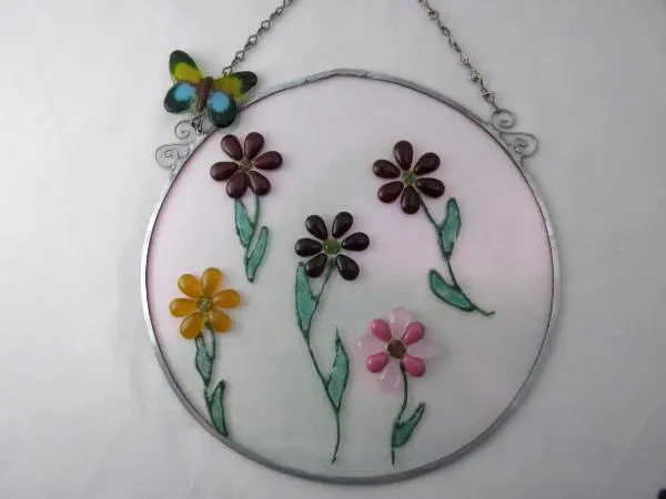 GA14004 - Garden / Wall Art displays a stunning circular stained glass design, adorned with five vibrant flowers and accented by a butterfly perched at the top.