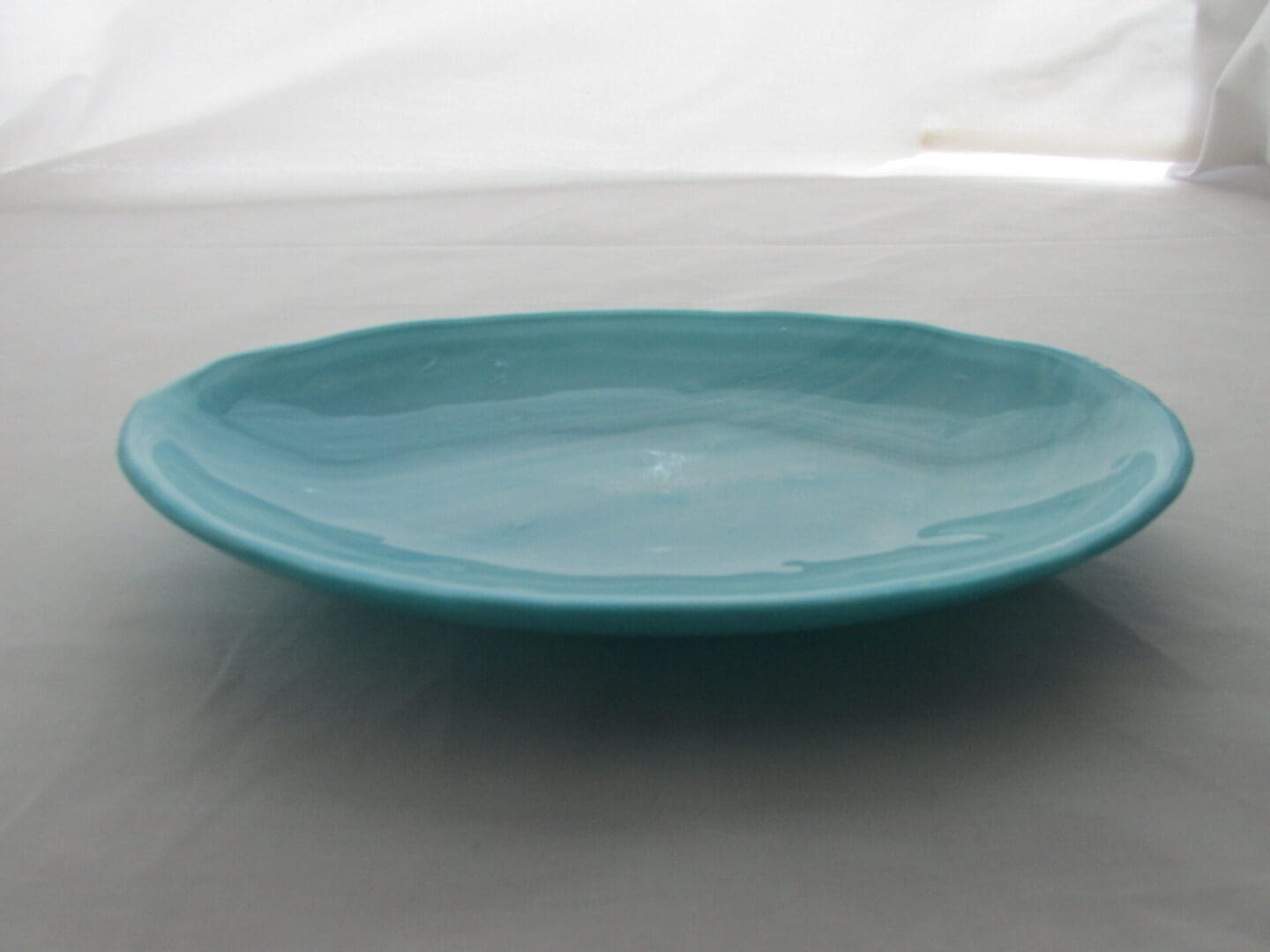 A blue plate sitting on top of a table.