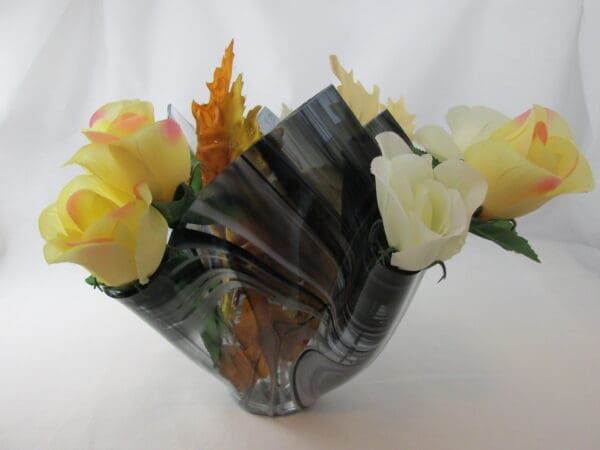 Black & White Baroque Centerpiece Vase - Image 5