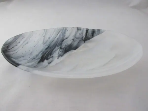 Ying/Yang Black & White Wispy Oval Serving Dish - Image 4